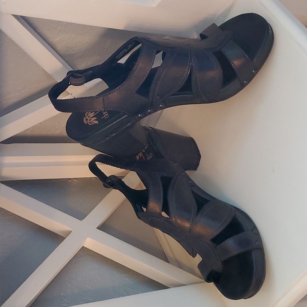 Sandles
